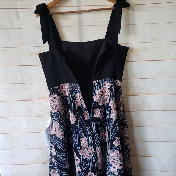 Dress The Population Saige Tie Shoulder Floral Embroidered Lace Strappy Dress - Picture 8 of 12